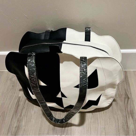 NWT Trickz N Treatz x Dolls Kill black and white oversized pumpkin face tote. - Picture 7 of 14